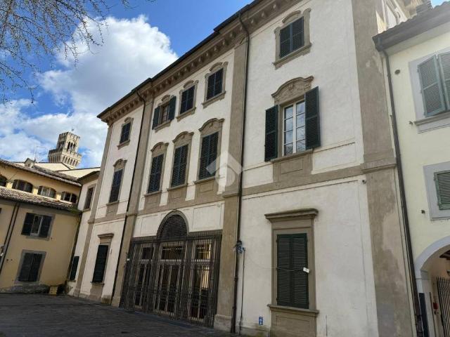Locale Commerciale in vendita a Unione di Comuni della Romagna Forlivese, Santa Sofia