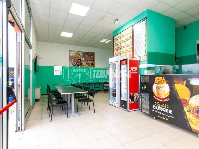 Locale Commerciale in vendita a Unione Terre d'Acqua, Sant'agata Bolognese