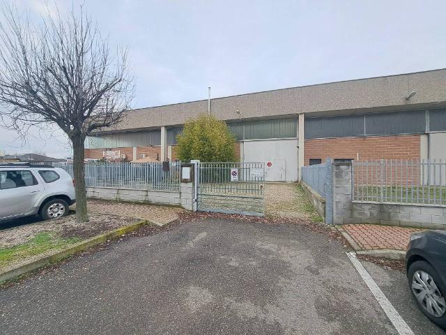 Locale Commerciale in vendita a Sant'alessio Con Vialone, Lombardia