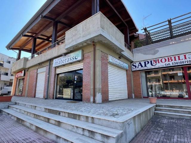 Locale Commerciale in vendita a Sant'Alessio Village, Sant'alessio Siculo