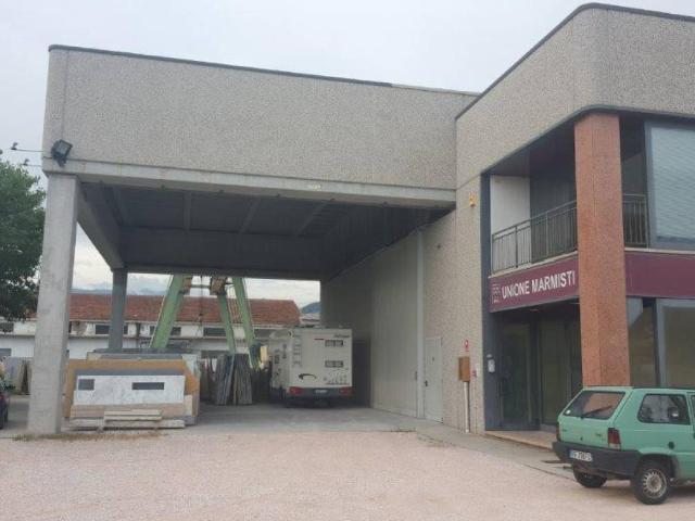 Locale Commerciale in vendita a Domegliara, Sant'ambrogio Di