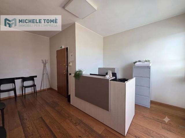 Locale Commerciale in vendita a Ospedaletto, Pescantina