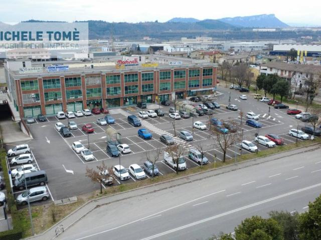 Locale Commerciale in vendita a Domegliara, Sant'ambrogio Di