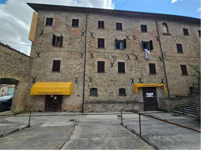 Locale Commerciale in vendita a Marche, Pesaro E Urbino