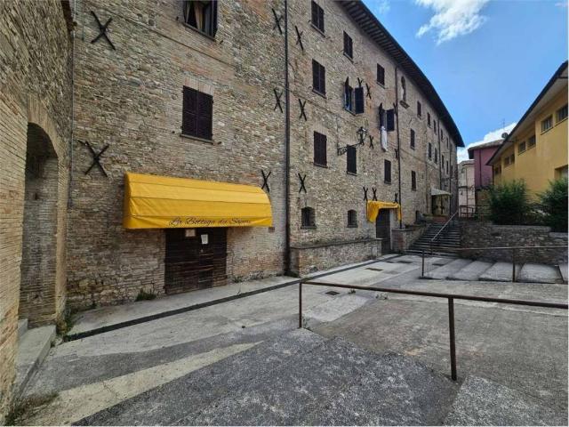 Locale Commerciale in vendita a Marche, Pesaro E Urbino