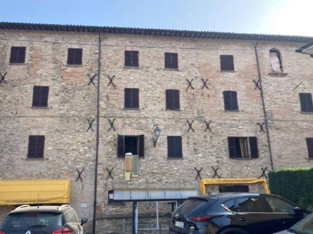 Locale Commerciale in vendita a Marche, Pesaro E Urbino