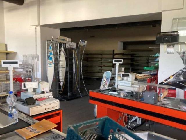 Locale Commerciale in vendita a Marche, Pesaro E Urbino