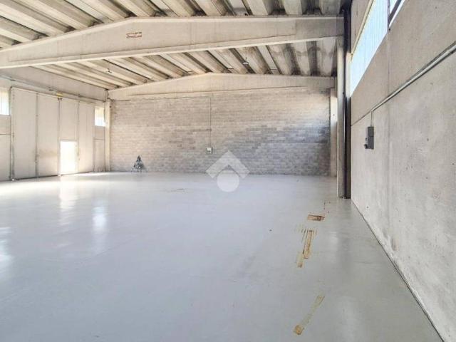 Locale Commerciale in vendita a Galeotta, Sant'angelo Lodigiano