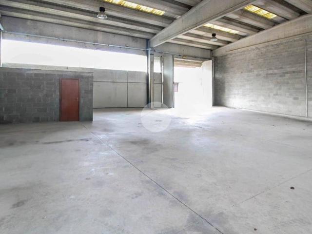 Locale Commerciale in vendita a Galeotta, Sant'angelo Lodigiano