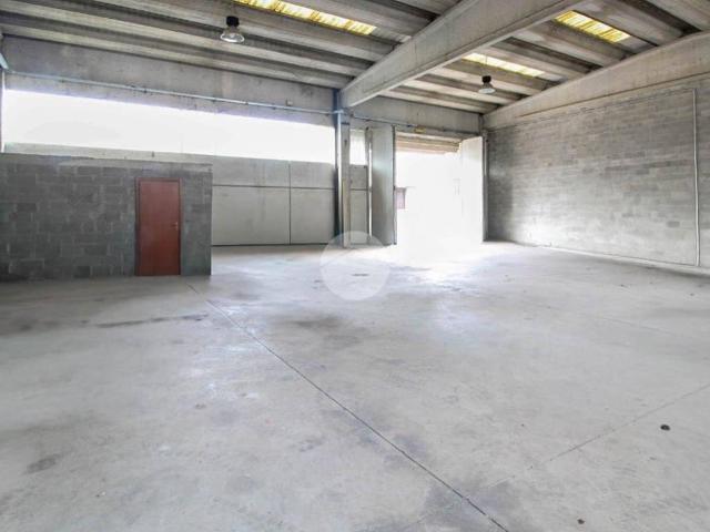 Locale Commerciale in vendita a Galeotta, Sant'angelo Lodigiano