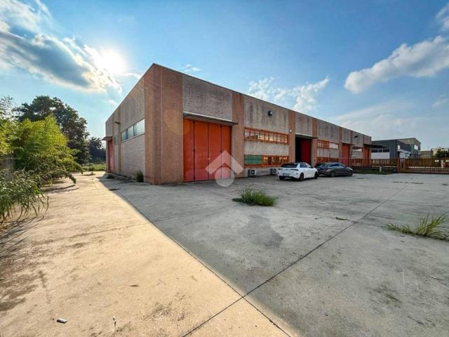 Locale Commerciale in vendita a Galeotta, Sant'angelo Lodigiano