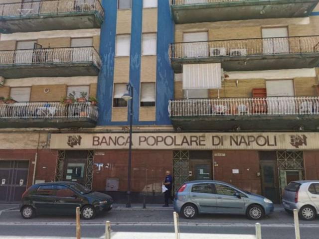 Locale Commerciale in vendita a Sant'antimo, Campania