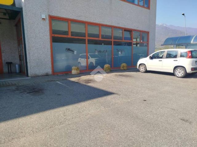 Locale Commerciale in vendita a Maisonetta, Piemonte