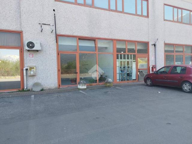 Locale Commerciale in vendita a Maisonetta, Piemonte