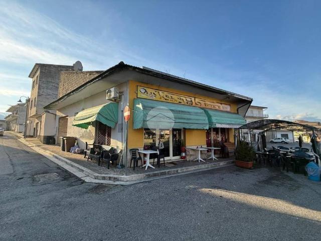 Locale Commerciale in vendita a Sant'apollinare, Lazio