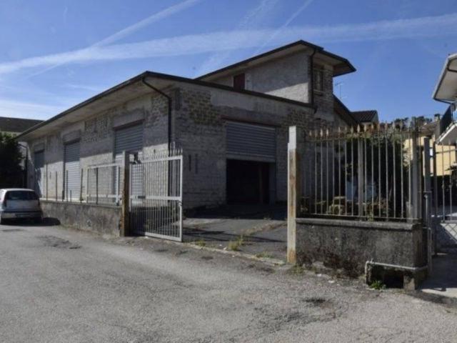 Locale Commerciale in vendita a Sant'apollinare, Lazio