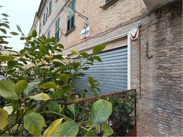 Locale Commerciale in vendita a Unione di comuni Valmarecchia, Santarcangelo Di