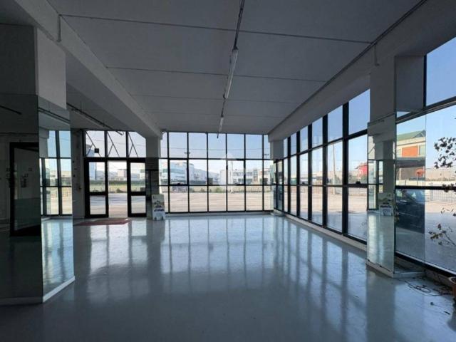 Locale Commerciale in vendita a Unione di comuni Valmarecchia, Santarcangelo Di
