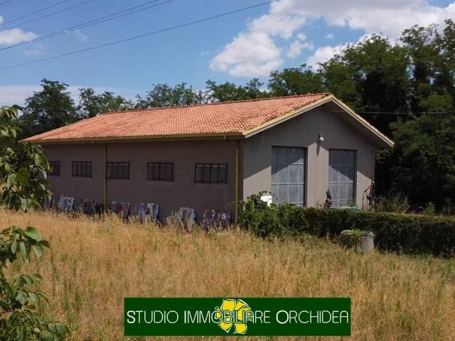 Locale Commerciale in vendita a Unione di comuni Valmarecchia, Santarcangelo Di