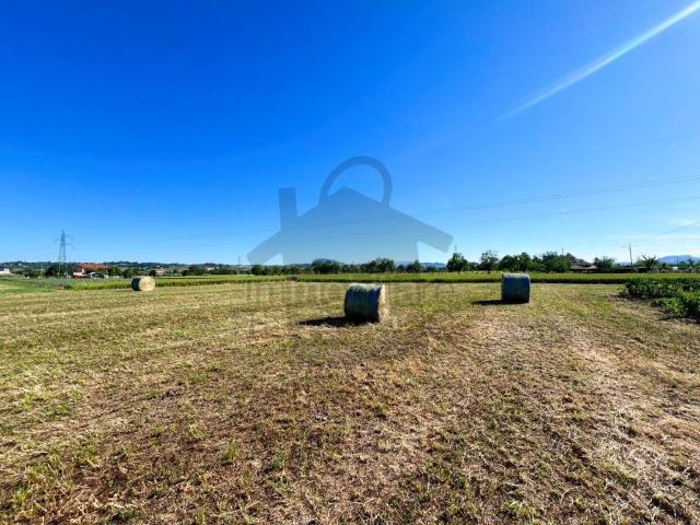 Locale Commerciale in vendita a Unione di comuni Valmarecchia, Santarcangelo Di