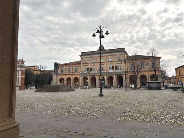 Locale Commerciale in vendita a Unione di comuni Valmarecchia, Santarcangelo Di