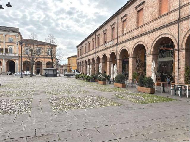 Locale Commerciale in vendita a Unione di comuni Valmarecchia, Santarcangelo Di