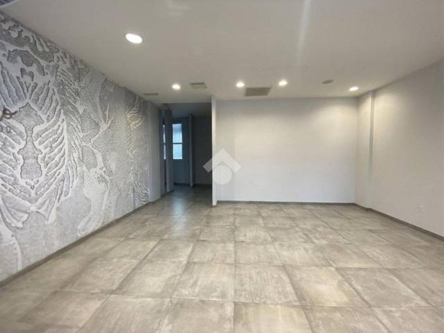 Locale Commerciale in vendita a Unione di comuni Valmarecchia, Santarcangelo Di