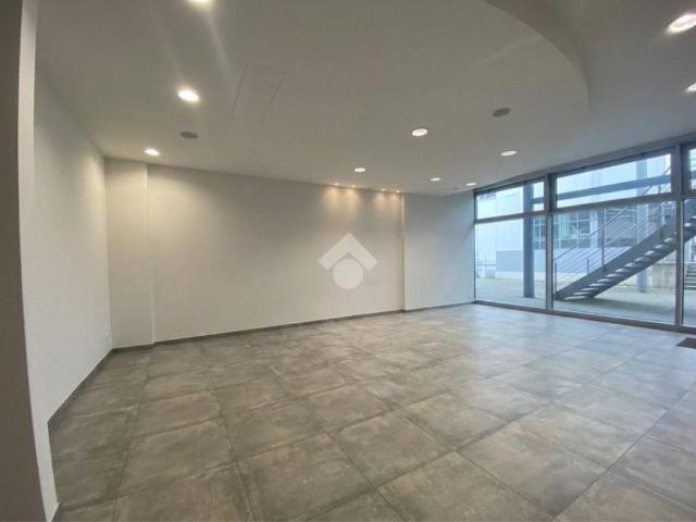 Locale Commerciale in vendita a Unione di comuni Valmarecchia, Santarcangelo Di
