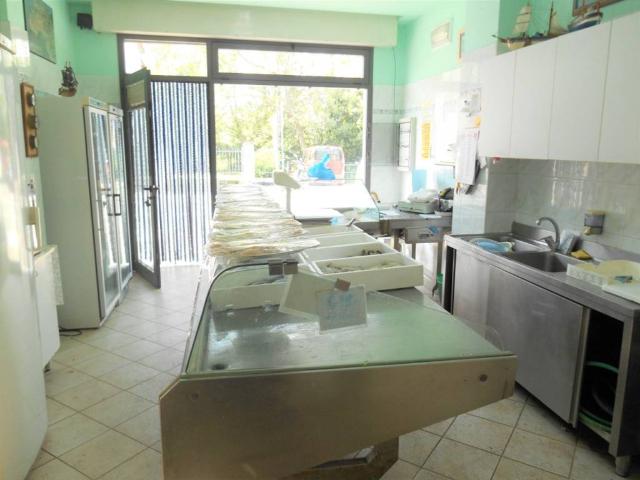 Locale Commerciale in vendita a Unione di comuni Valmarecchia, Santarcangelo Di