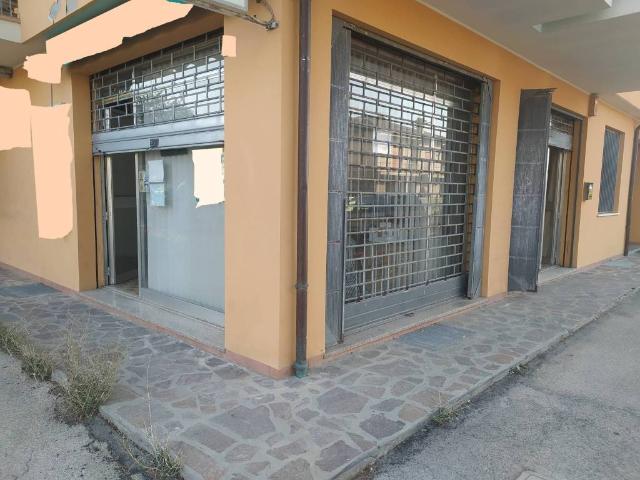 Locale Commerciale in vendita a Unione di comuni Valmarecchia, Santarcangelo Di