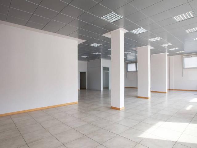 Locale Commerciale in vendita a Unione di comuni Valmarecchia, Santarcangelo Di