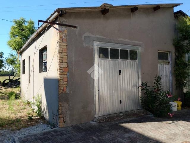Locale Commerciale in vendita a Unione di comuni Valmarecchia, Santarcangelo Di