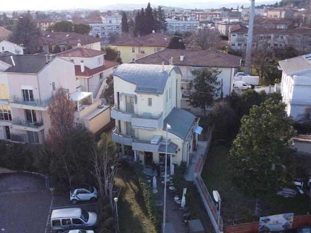 Locale Commerciale in vendita a Unione di comuni Valmarecchia, Santarcangelo Di