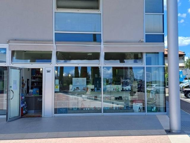 Locale Commerciale in vendita a Unione di comuni Valmarecchia, Santarcangelo Di