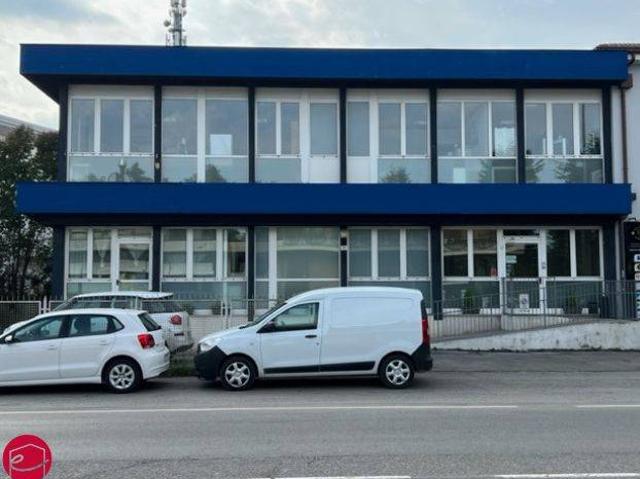 Locale Commerciale in vendita a Unione di comuni Valmarecchia, Santarcangelo Di