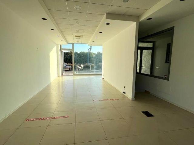 Locale Commerciale in vendita a Unione di comuni Valmarecchia, Santarcangelo Di