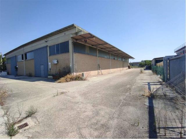Locale Commerciale in vendita a Unione di comuni Valmarecchia, Santarcangelo Di