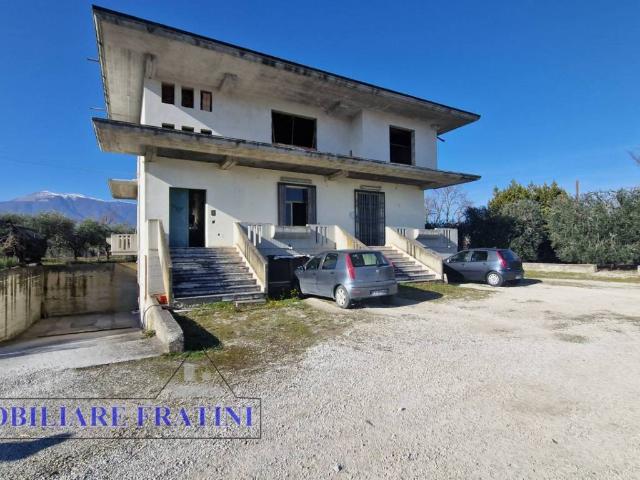 Locale Commerciale in vendita a Saittì, Sant'Egidio alla Vibrata