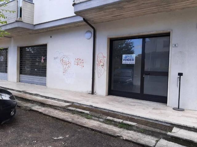 Locale Commerciale in vendita a Unione dei Comuni della Val Vibrata, Sant'egidioalla Vibrata