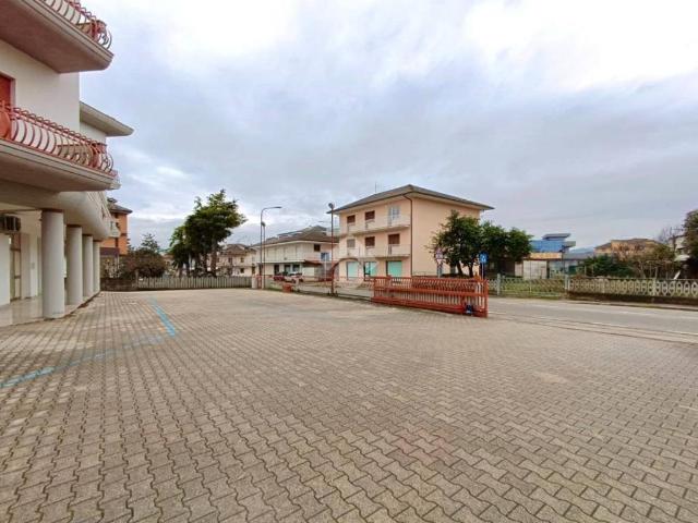 Locale Commerciale in vendita a Unione dei Comuni della Val Vibrata, Sant'egidioalla Vibrata
