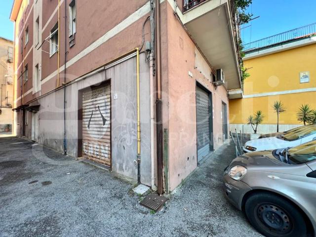 Locale Commerciale in vendita a Sant'egidio Del, Campania