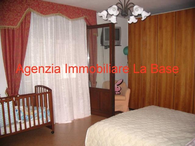 Locale Commerciale in vendita a Sant'elena, Veneto