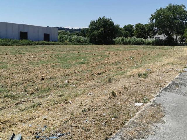 Locale Commerciale in vendita a Marche, Fermo