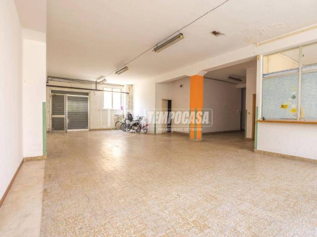 Locale Commerciale in vendita a Marche, Fermo