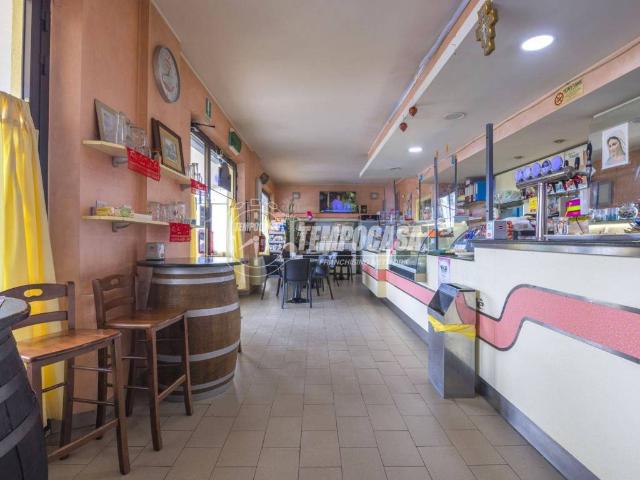 Locale Commerciale in vendita a Santa Caterina I, Marche