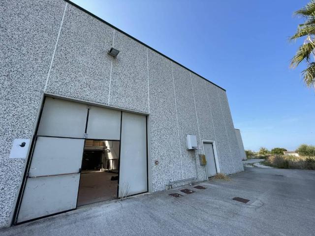 Locale Commerciale in vendita a Marche, Fermo