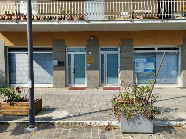 Locale Commerciale in vendita a Marche, Fermo