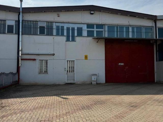 Locale Commerciale in vendita a Ponticelli, Piemonte