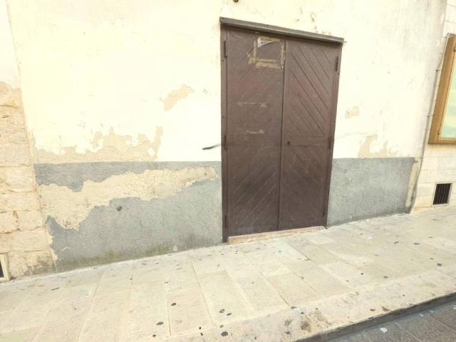 Locale Commerciale in vendita a Puglia, Bari