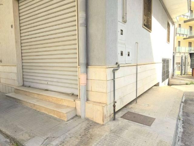 Locale Commerciale in vendita a Puglia, Bari